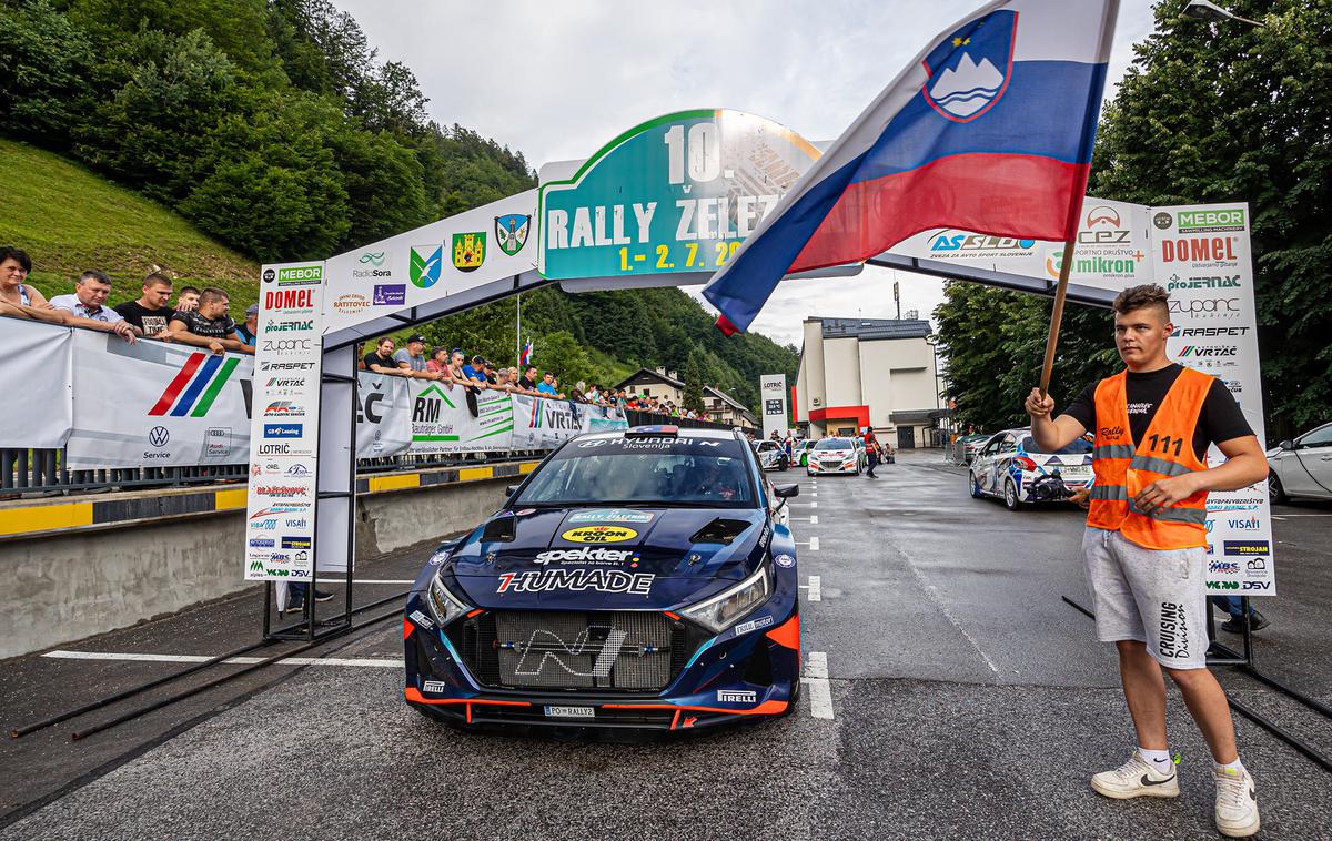 Reli Železniki Turk | Rok Turk in Blanka Kacin (hyundai i20 rally2) na startu lanskega relija v Železnikih.  | Foto Uroš Modlic