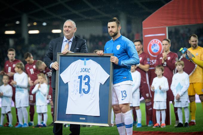 Proti koncu leta 2019 je dočakal jubilejni stoti nastop v dresu slovenske izbrane vrste in Kekovi četi pomagal do domače zmage nad takratno Stojanovićevo Latvijo z 1:0. | Foto: SPS/Sportida