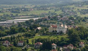 Okužbe še v dveh domovih za starejše. Več novih primerov tudi v Pivki.