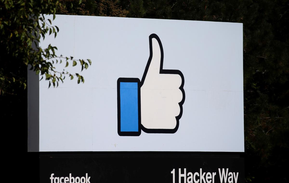 Facebook sedež | V eni od naslednjih nadgradenj mobilne aplikacije Facebook lahko pričakujemo možnost izbire temnega načina s temnim ozadjem. | Foto Reuters