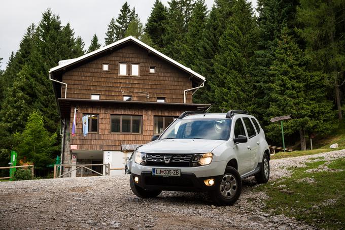 Preprost in zanesljiv avtomobil klenega pogona je pomemben partner oskrbnika planinske postojanke.  | Foto: Klemen Korenjak