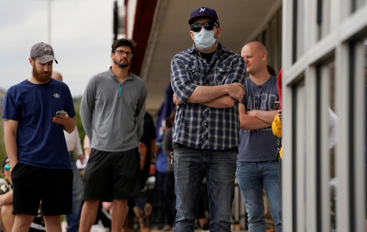 Brezposelni v ZDA | Zaradi zaprtja gospodarstva v času epidemije novega koronavirusa bi lahko delo izgubila skoraj tretjina delovne sile v ZDA, pravi ekonomist in Nobelov nagrajenec Joseph Stiglitz. | Foto Reuters