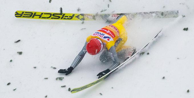 Richard Freitag še vedno čuti posledice padca, a se ne ozira na bolečine. | Foto: Sportida