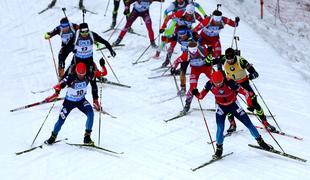 Popoln ruski dan v Oberhofu, do zmage še moška štafeta, Slovenci 9.