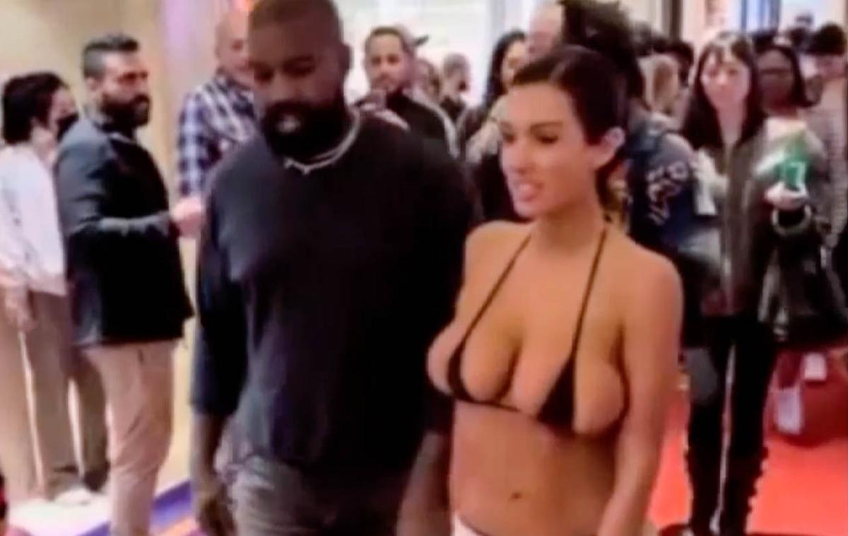 Bianca Censori in Kanye West v Vegasu | Zakonca sta v t. i. mestu greha med mimoidočimi v igralnici pritegnila veliko pogledov. | Foto Profimedia