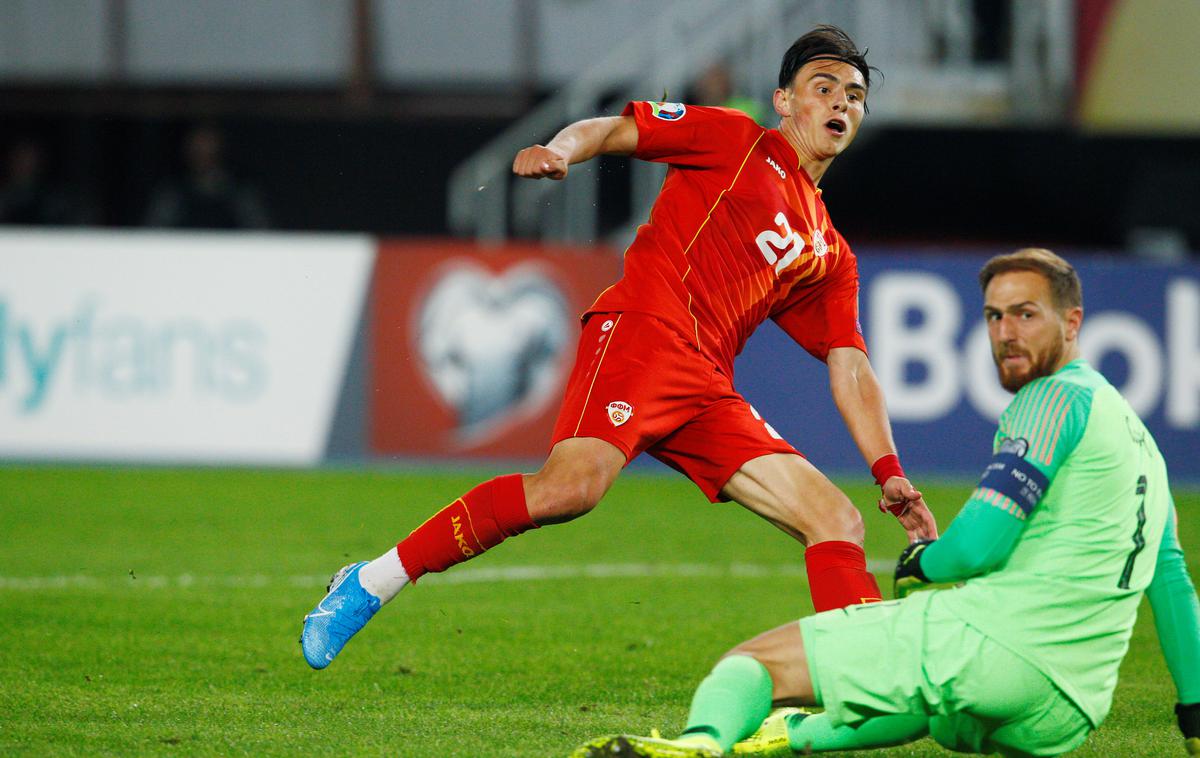 Severna Makedonija - Slovenija: Eljif Elmas vs Jan Oblak | Eljif Elmas je v Skopju dvakrat premagal slovenskega vratarja Jana Oblaka. | Foto Reuters