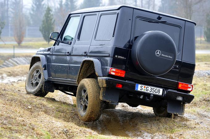 Mercedes G je eden redkih pravih terencev, ki še ponuja vse klasične diferencialne zapore: sredinsko ter sprednjo in zadnjo. Tak pogon je pripravljen za najekstremnejše podvige. | Foto: Jure Gregorčič