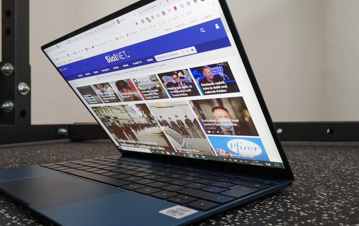 Huawei MateBook X | Vrhunska prenosljivost računalnika Huawei MateBook X ni poceni. Že za začetno konfiguracijo, ki smo jo v preizkus dobili tudi mi, je treba v Sloveniji odšteti poldrugega tisočaka evrov. | Foto Matic Tomšič