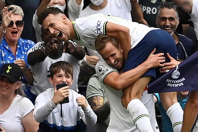 Harry Kane je podobno kot na prejšnji tekmi proti Chelseaju dosegel zadetek po podaji Ivana Perišića. | Foto: Reuters