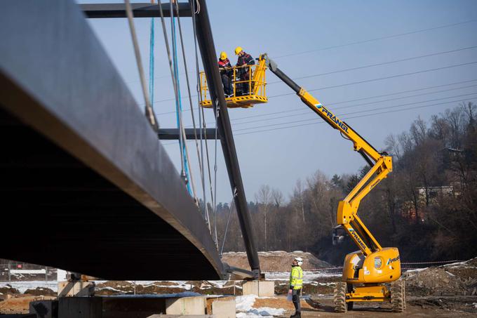 kolesarska brv Medvode | Foto: Boštjan Podlogar/STA