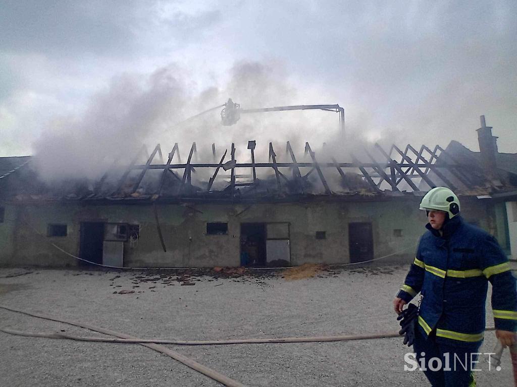 Gašenje po udaru strele v hlev