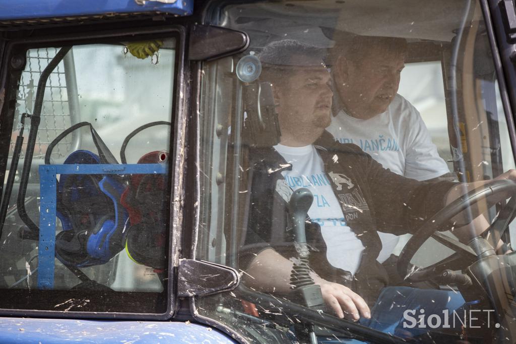 Protestni shod Sindikata kmetov Slovenije. Traktor, kmet, protest.