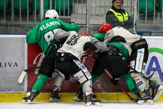 Olimpija Jesenice | Hokejisti HK SŽ Olimpija so še četrtič v sezoni premagali HDD Sij Acroni Jesenice. Slabo minuto pred koncem rednega dela je tekmo z zadetkom za 4:3 odločil Sašo Rajsar. | Foto Matic Klanšek Velej/Sportida