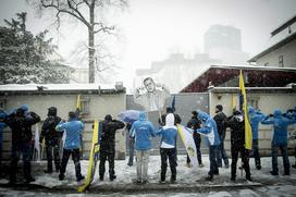 protest policistov pred vlado