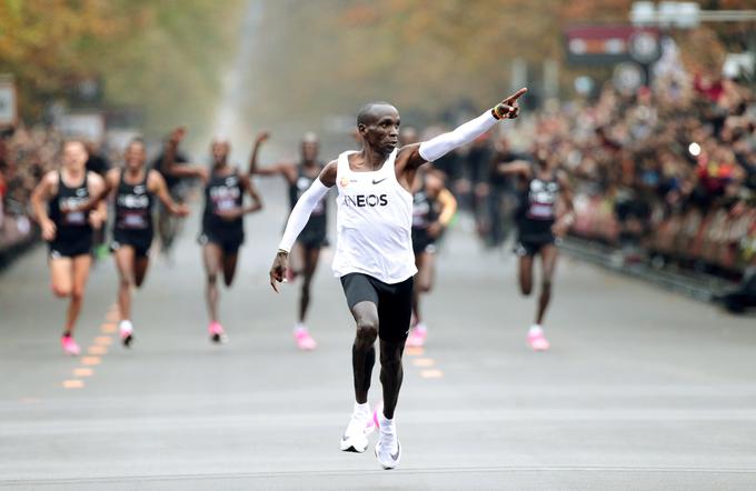 Na Dunaju je 12. oktobra letos kot prvi človek maraton pretekel v času pod dvema urama. | Foto: Reuters