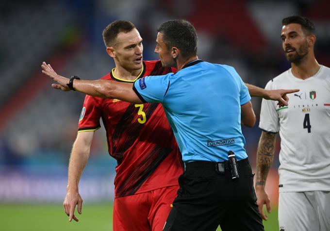 Slavko Vinčić je delil pravico trikrat, tudi na četrtfinalnem spektaklu med Belgijo in finalistko Italijo. | Foto: Reuters