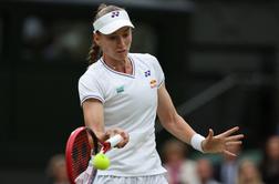 Ribakina v četrtfinale po predaji, Svitolina v solzah