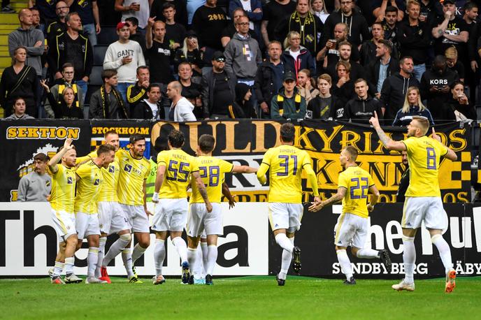 Maribor : AIK | Maribor je kljub porazu z 2:3 napredoval v tretji krog kvalifikacij za ligo prvakov. | Foto Reuters