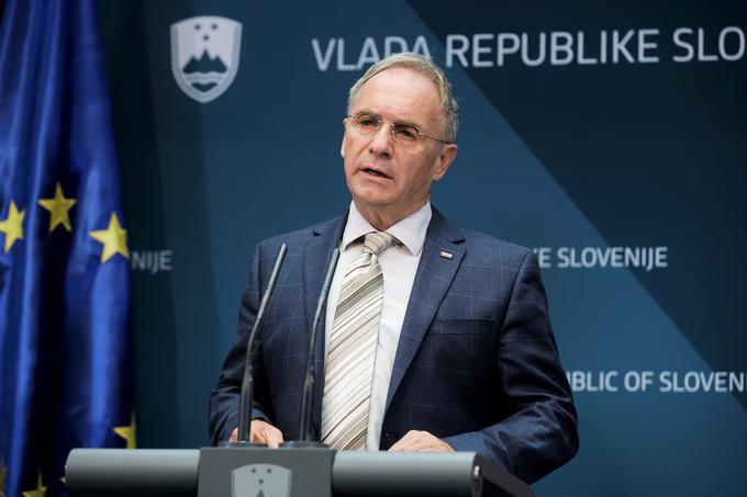 Minister za notranje zadeve Aleš Hojs je menil, da se bo pritisk beguncev in migrantov po vnovičnem odprtju meja v Evropi spet povečal. | Foto: STA ,