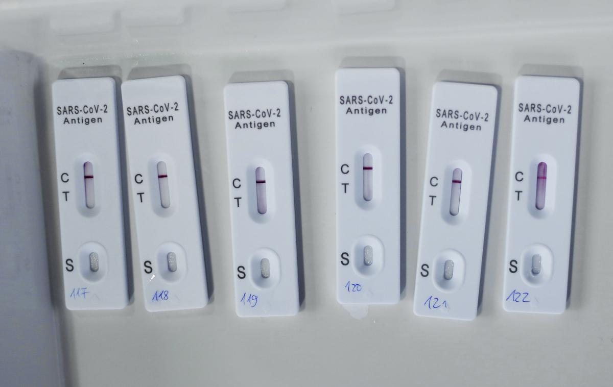 Hitri test | Znani so novi podatki. V primerjavi s prejšnjo soboto je okužb nekoliko več. Višje je tudi število aktivnih primerov. V zadnjem dnevu se proti covid-19 ni cepila nobena oseba.  | Foto STA