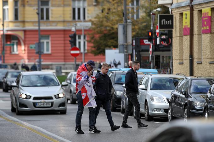 V Ljubljano je prispelo tudi nekaj takšnih, ki sploh nimajo vstopnic za tekmo. | Foto: Matic Klanšek Velej/Sportida