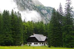 Šlajmerjev dom v Vratih (1015 m)