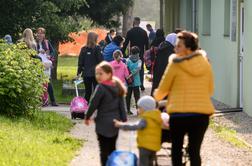 Starši brez PCT bodo ostali pred vrati vrtcev in šol. Skupnost vrtcev: To je nemogoče!