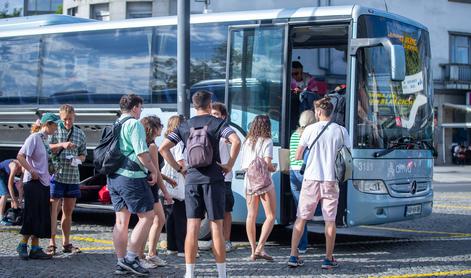 Zmešnjava v javnem prometu: otroci zamujali v šolo ali pa do tja sploh niso prišli