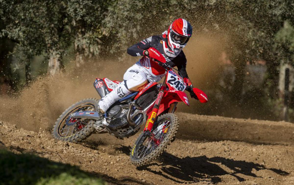 Tim Gajser 2024 Honda | Tim Gajser s svojim novim motorjem pred prvo dirko nove sezone. | Foto Honda Racing/ShotbyBavo