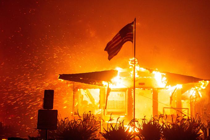 Los Angeles, požar, gasilci | Foto: Reuters