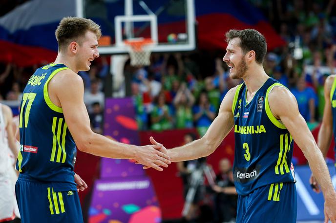 Luka Dončić in Goran Dragić | Tekma med Luko Dončićem (levo) in Goranom Dragićem je pritegnila zanimanje poslovnega sveta, predvsem vinarjev, ki bi radi prodajali v ZDA. | Foto Vid Ponikvar