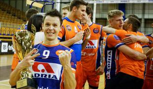 Ples kroglic: pri ženskah derbi že na uvodu, ogrevanje za ACH Volley