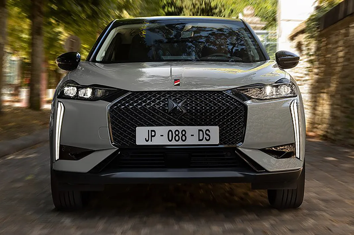 DS 3 | DS 3 dobiva novo masko hladilnika in drugačne dnevne luči LED. | Foto DS Automobiles