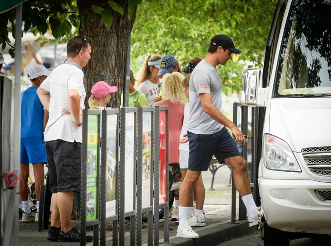 Roger Federer je z otroki igral tudi tenis. | Foto: Guliverimage