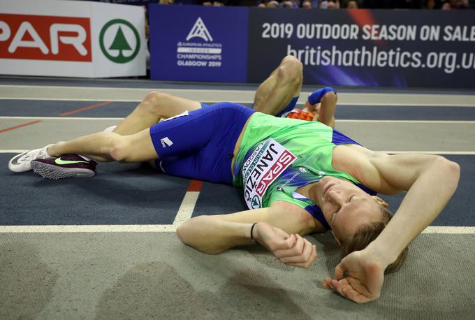 Luka Janežič je takole obležal ob Tonyju Van Diepnu, ki ga je prehitel tik pred ciljem. | Foto: Getty Images