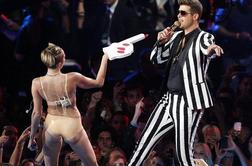 Robin Thicke: Moji ženi se je zdel najin nastop z Miley odličen!