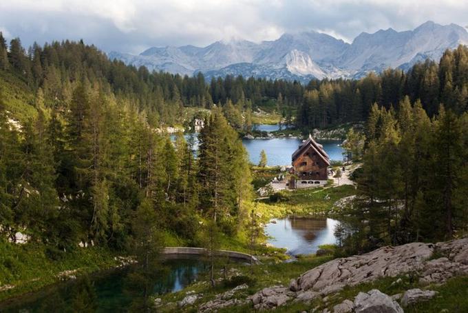 Koča pri Triglavskih jezerih | Foto: Jošt Gantar