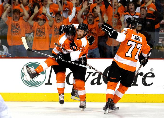  Claude Giroux (s številko 28) je dosegel svoj 200. gol v ligi NHL. | Foto: Getty Images