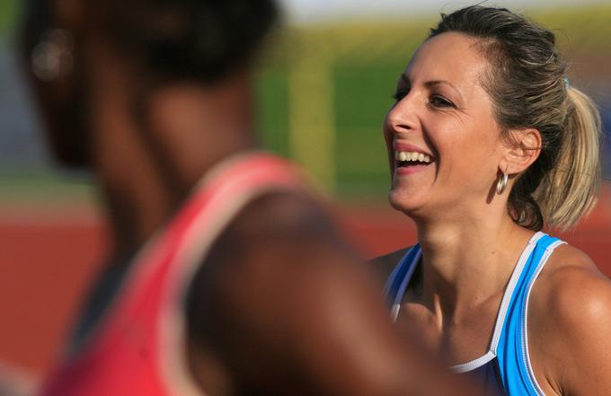 Nekdanji atletinji Alenki Bikar rezultatsko največ pomeni 13. mesto v teku na 200 metrov na olimpijskih igrah v Atlanti leta 1996, drugo mesto na evropskem dvoranskem prvenstvu v Gentu v Belgiji leta 2000 in uvrstitev v finale (končno peto mesto) svetovnega prvenstva leta 2001 v Edmontonu v Kanadi, kjer se je kot edina belopolta tekmovalka prebila v sklepni del tekmovanja. | Foto: 