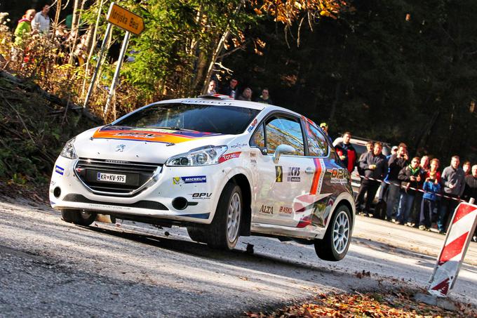 Na idrijskem reliju je na zadnji hitrostni preizkušnji do zmage prišel Rok Turk s sovoznico Martino Nartnik (peugeot 208 R2). | Foto: WRC Croatia