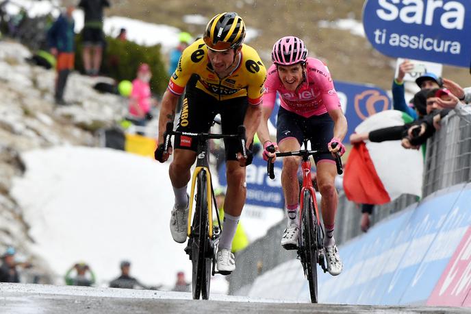 Primož Roglič, Geraint Thomas | Primož Roglič je Geraintu Thomasu na kraljevski etapi odščipnil tri sekunde. | Foto Reuters