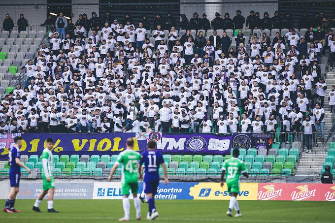 Navijači Maribora, ki so napolnili južni del stadiona Stožice, so zapuščali Ljubljano slabe volje. | Foto: Grega Valančič/Sportida