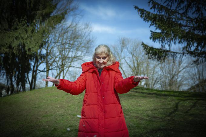 "Veselim se vsakega dne! Zjutraj, ko odprem oči, takoj skočim iz postelje. Toliko energije imam takoj zjutraj, da bi lahko Šmarno goro premikala." | Foto: Ana Kovač