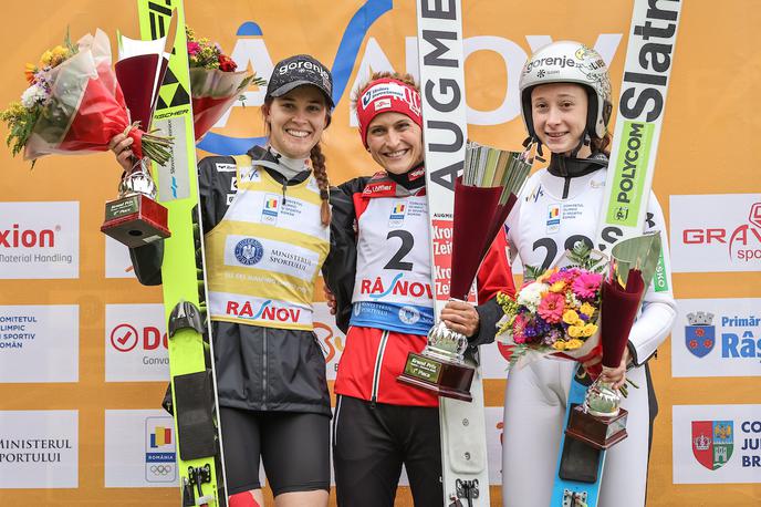 Rasnov smučarski skoki, grand prix, Urša Bogataj, Nika Prevc | Urša Bogataj ni bila najbolj zadovoljna z današnjimi skoki. | Foto Sportida