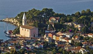 Lošinj: otok zdravilne klime, aromatičnih rastlin in igrivih delfinov