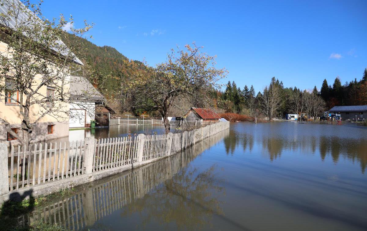 Rateče poplava | Vodo prečrpavajo z zmogljivostjo 900 kubičnih metrov na uro. | Foto Občina Kranjska Gora