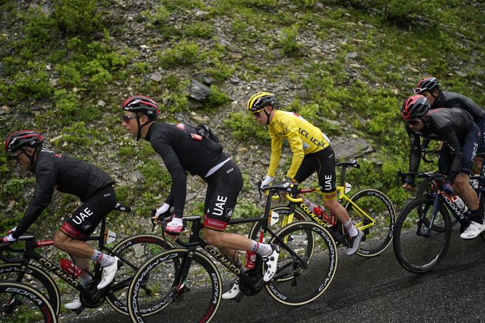 Rafal Majka in Formolo (pred rumenim Pogačarjem) sta bila odlična pomočnika Slovencu na letošnjem Touru. Italijan je razočaran, da se je v medijih pisalo, kako Pogačar ob sebi nima dovolj močne ekipe. "Nezaupanje boli, ampak tudi to je del igre," je povedal za Cyclingnews. | Foto: Guliverimage/Vladimir Fedorenko