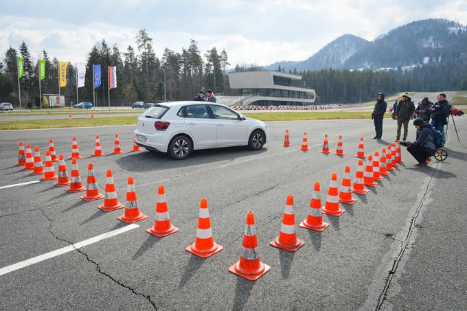 Del testiranja je bil tudi preizkus okretnosti oziroma obračanja na majhnem prostoru. Najboljši je bil suzuki swift. | Foto: PRIMA