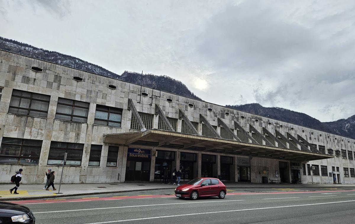 Železniška postaja Jesenice | Javno naročilo za nadgradnjo vozlišča Jesenice je pod drobnogled vzela tudi javna agencija za varstvo konkurence. | Foto STA