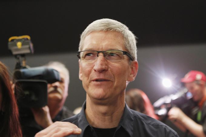 24. avgust 2011. Tim Cook je v službo prvič prišel kot novopečeni prvi mož Appla. Na direktorskem stolčku zdaj sedi že okroglih pet let, njegovo delovno mesto za zdaj nima roka trajanja. Pravzaprav za to niti ni razloga, saj se je podjetje pod Cookovim vodstvom, vsaj kar zadeva poslovno uspešnost, razcvetelo. | Foto: 